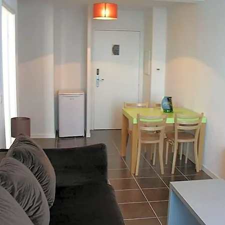 - Apartmanhotel