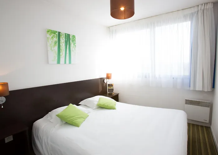 - アパートホテル