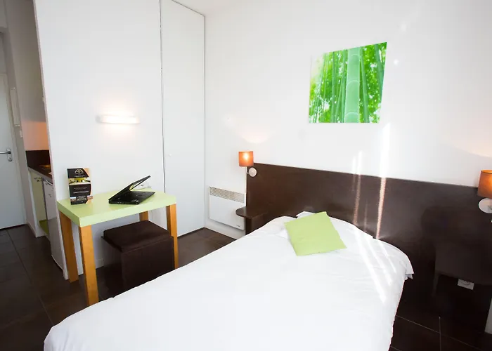 - アパートホテル