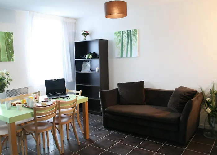 - アパートホテル