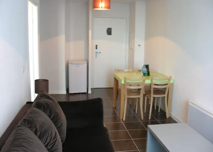 - アパートホテル